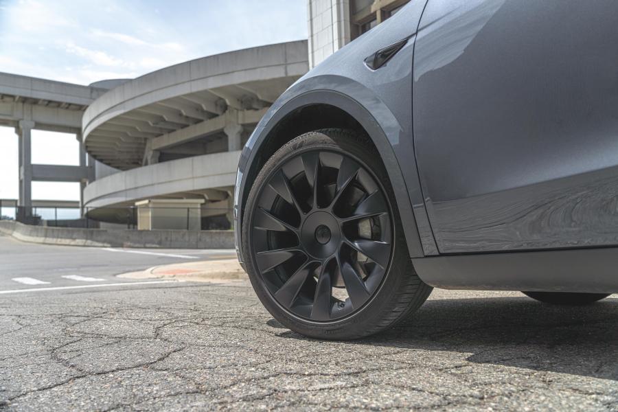Детали экстерьера Tesla Model Y Long Range 2020 года  (NA) (фото 27 из 28)